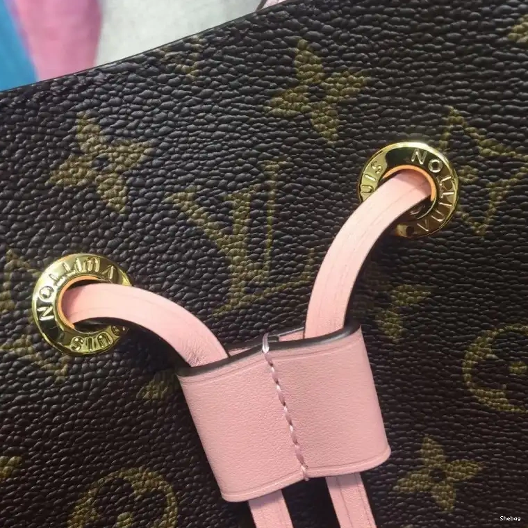 19B570402 Bags LV 0513